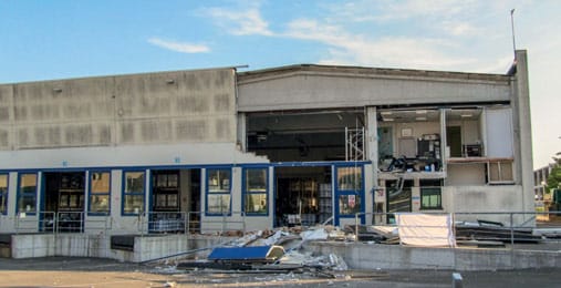 Debris of the front-structure.