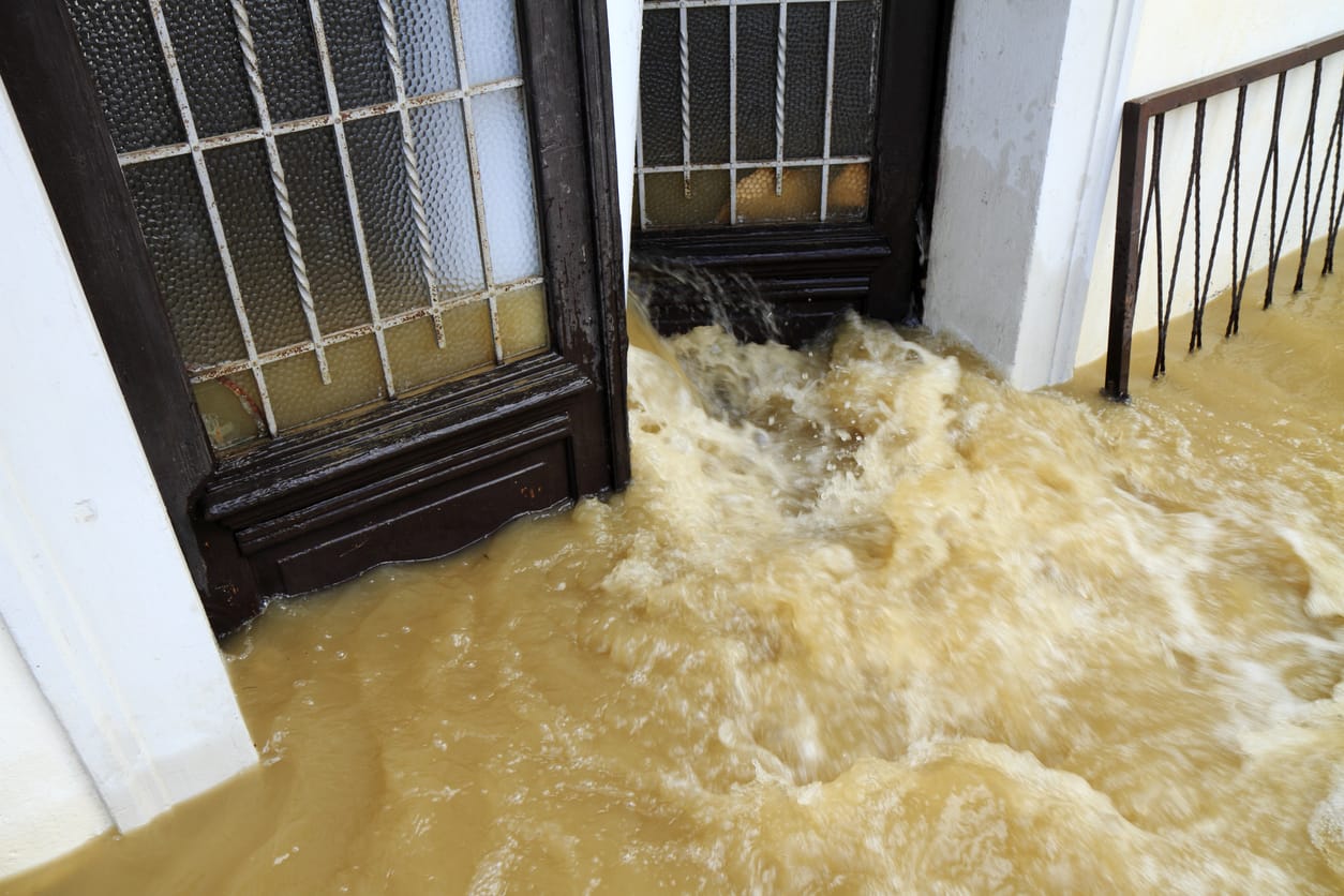 Dirty water is pouring into the house